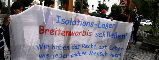 Flüchtlinge demonstrieren gegen Zustände im Heim in Breitenworbis Flüchtlinge demonstrieren gegen Zustände im Heim in Breitenworbis