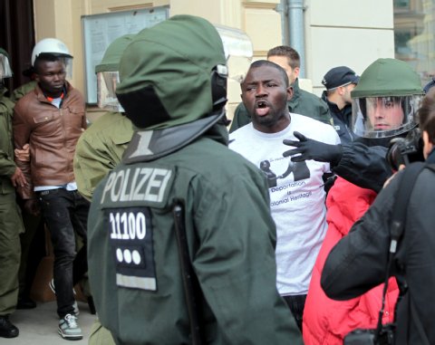 Die Linke Berlin - Solidarität mit dem Protest gegen rassistische Botschaftsanhörungen Die Linke Berlin - Solidarität mit dem Protest gegen rassistische Botschaftsanhörungen