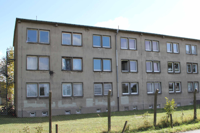 Solidarität mit den von Nazis angegriffenen Asylsuchenden im Lager Wassmannsdorf Solidarität mit den von Nazis angegriffenen Asylsuchenden im Lager Wassmannsdorf