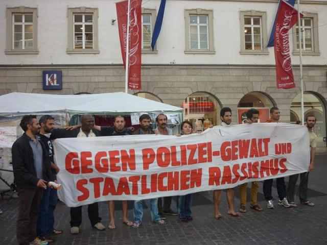 Rassistische Kontrollen stoppen – Polizei kontrollieren. PM aus dem BREAK ISOLATION Flüchtlingscamp in Erfurt Rassistische Kontrollen stoppen – Polizei kontrollieren. PM aus dem BREAK ISOLATION Flüchtlingscamp in Erfurt